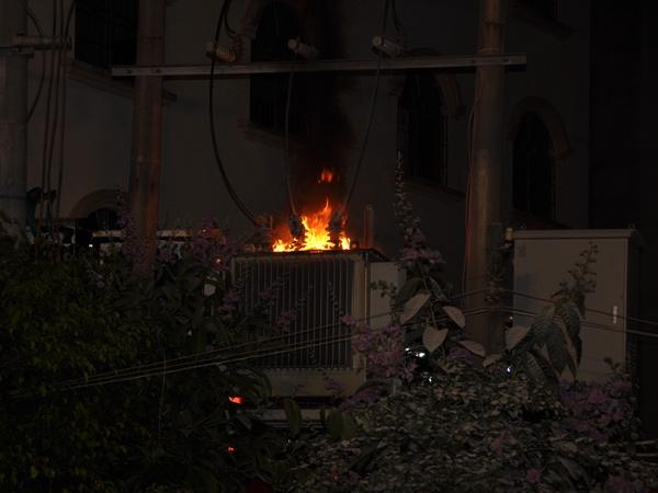 变压器发生剧烈爆炸